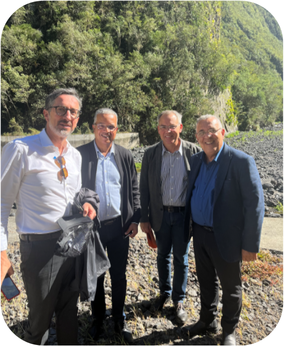 Visite du Préfet et du Président du Département au captage du bras de la Plaine
